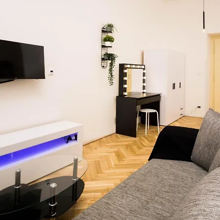 Black & White Apartment Prague By Wenceslas Square And Muzeum * Prague