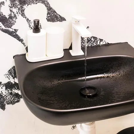 Black & White Apartment Prague By Wenceslas Square And Muzeum Prague