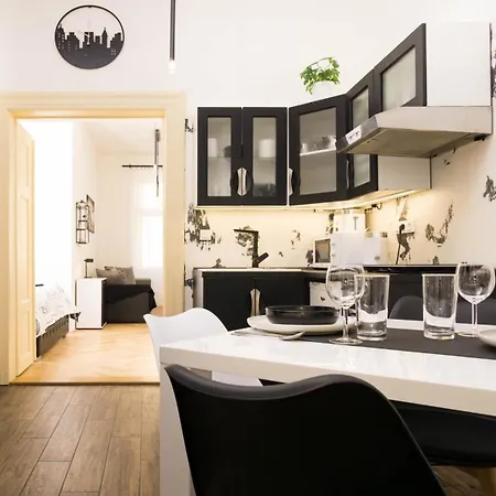 Apartment Black & White Apartment Prague By Wenceslas Square And Muzeum *
