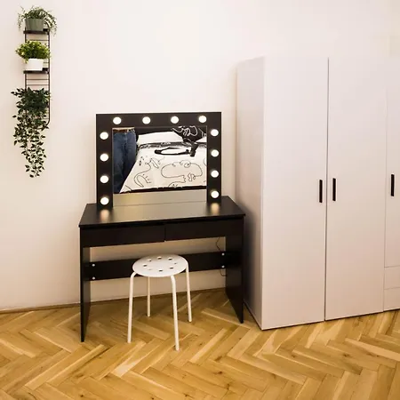 Black & White Apartment Prague By Wenceslas Square And Muzeum Prague