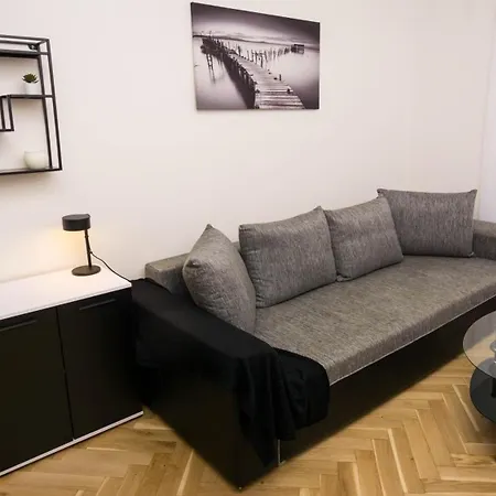 Black & White Apartment Prague By Wenceslas Square And Muzeum