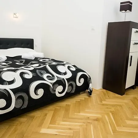 Black & White Apartment Prague By Wenceslas Square And Muzeum *