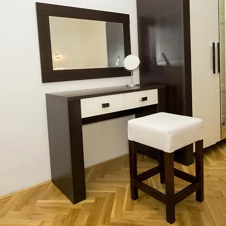 Black & White Apartment Prague By Wenceslas Square And Muzeum *