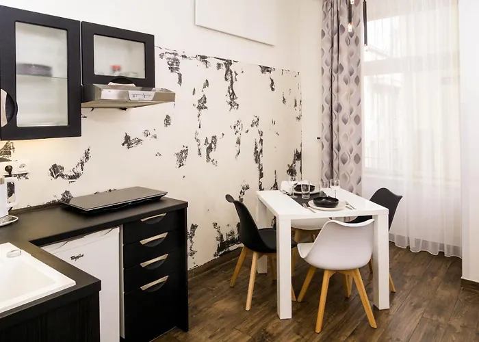 Black & White By Wenceslas Square And Muzeum Apartament Praga