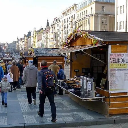 Black & White By Wenceslas Square And Muzeum Apartman *