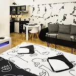 Black & White By Wenceslas Square And Muzeum Appartement *